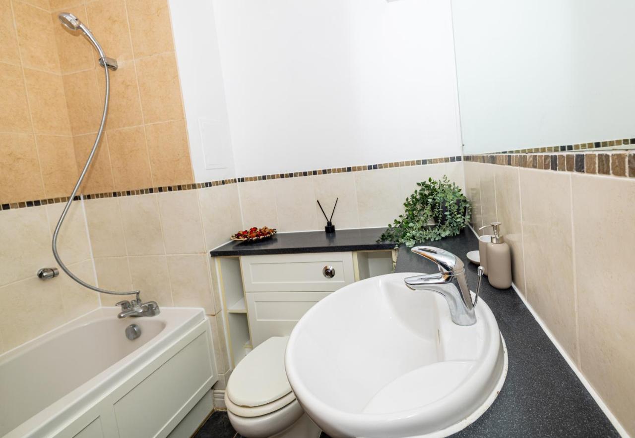 Two Bed Apartment Near Canary Wharf London Eksteriør billede