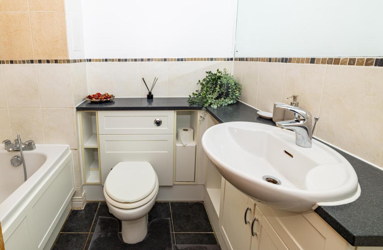 Two Bed Apartment Near Canary Wharf London Eksteriør billede